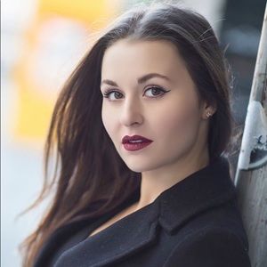 Meet your Posher, Adelina
